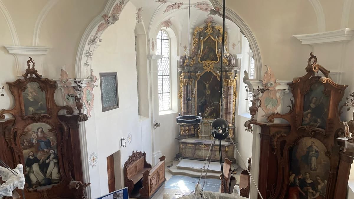 Blick in den Altarraum