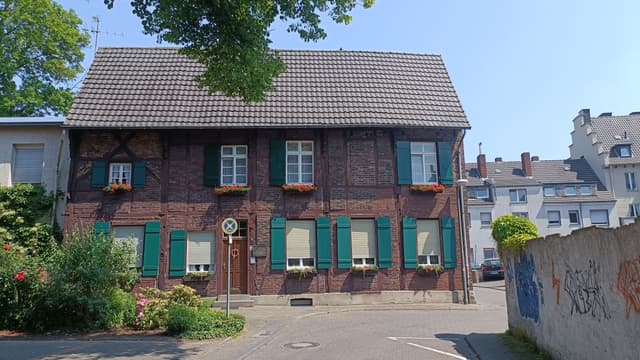 Wohnhaus mit Werkstatt