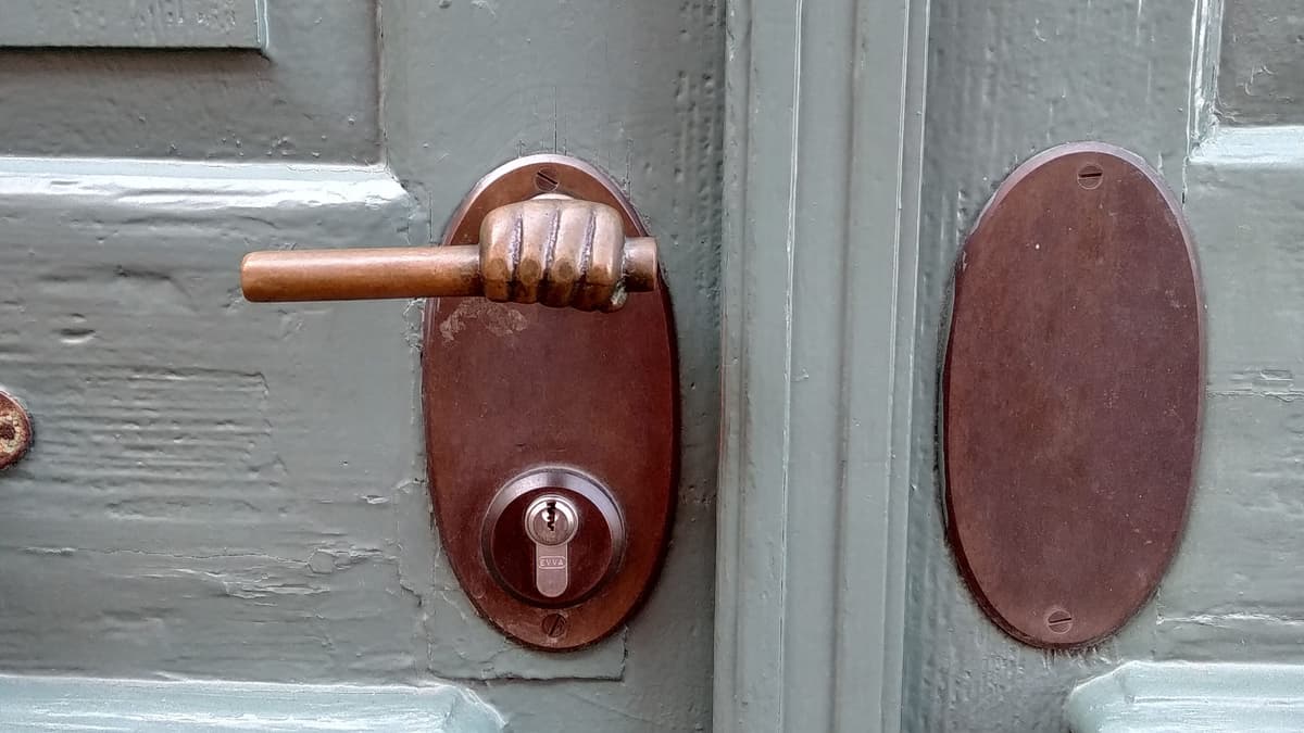 Schillers Gartenhaus, Hauseingangstür