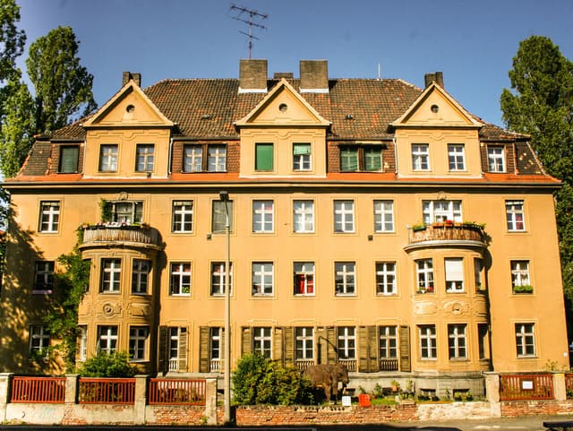 Ehem. Beamtenwohnhaus des Braunkohlesyndikats und Gartendenkmal
