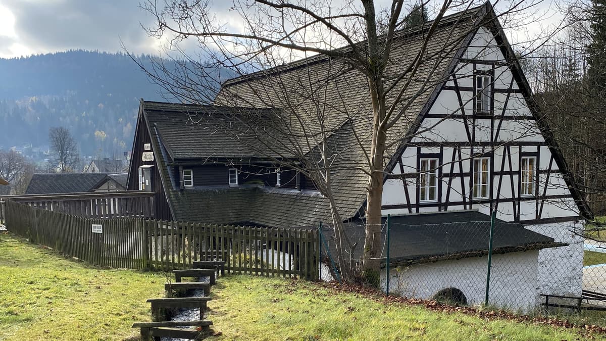 Giebelseite mit Radstube und Kunstgraben