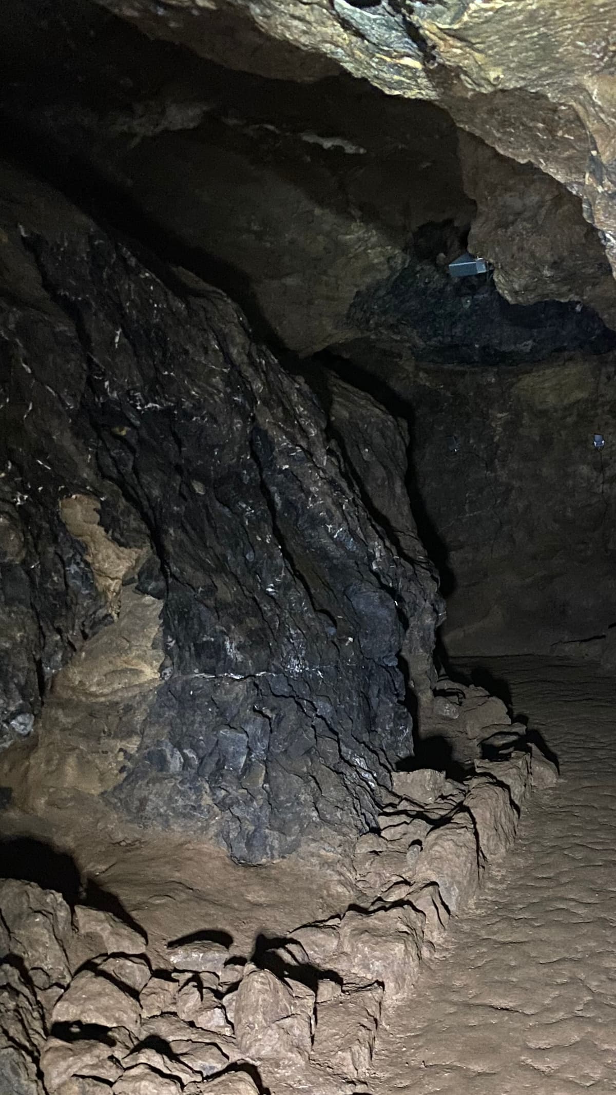 Höhle unbeleuchtet