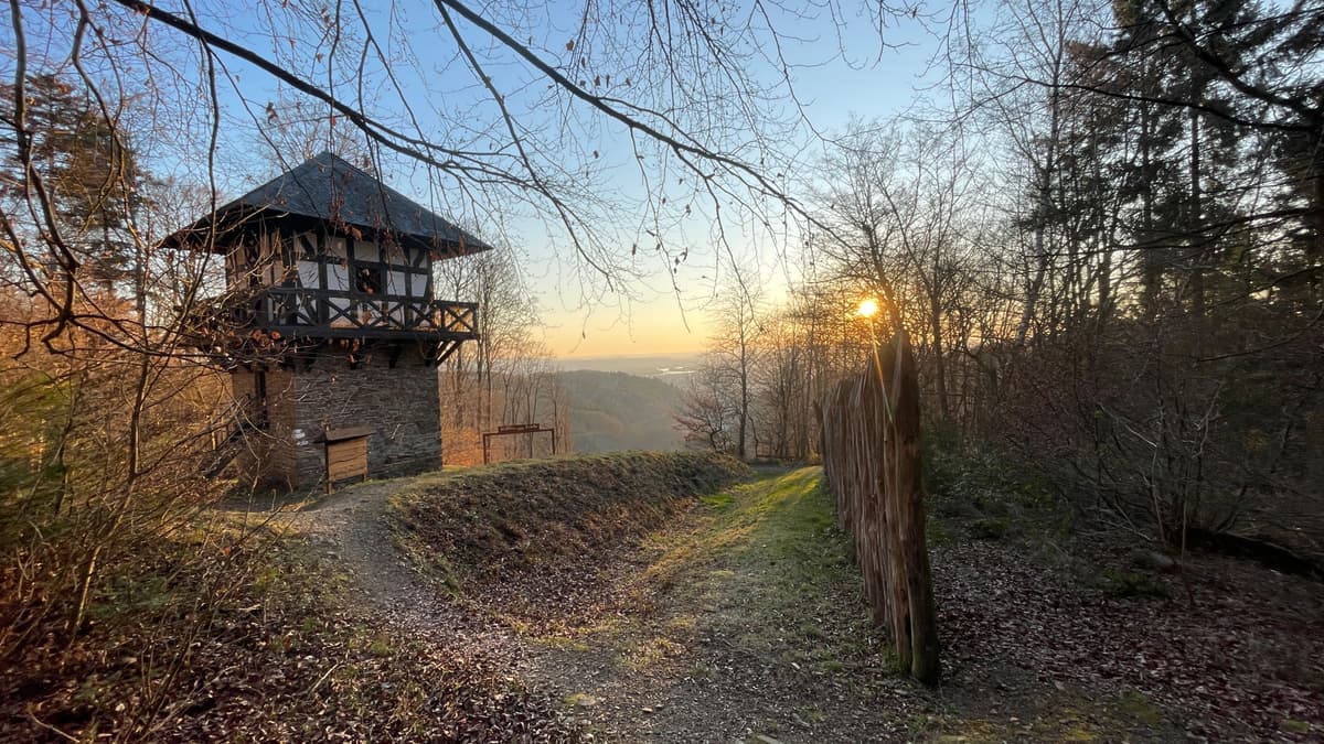 Römerturm im Herbst