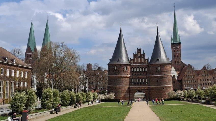 Lübeck, Holstentorplatz