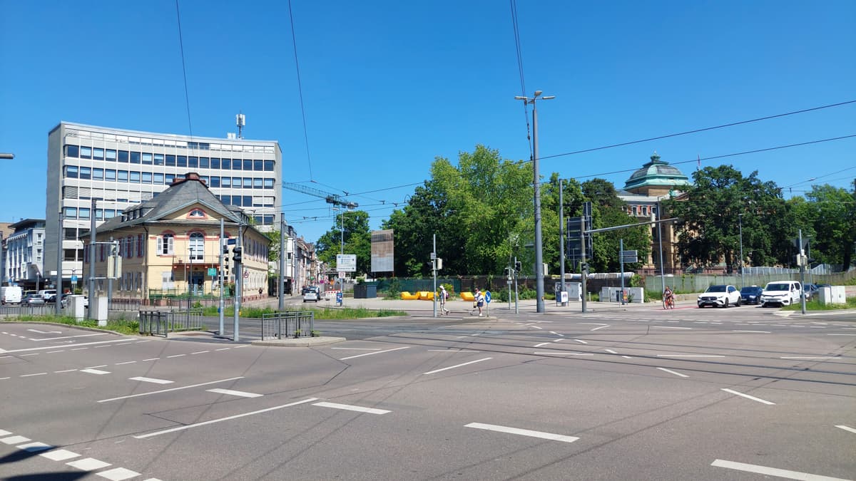 Kriegsstraße / Karlsstraße-Karlstor mit BGH