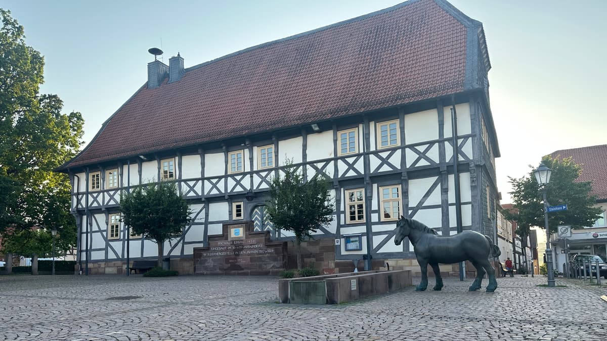 Rathaus mit Marktplatz