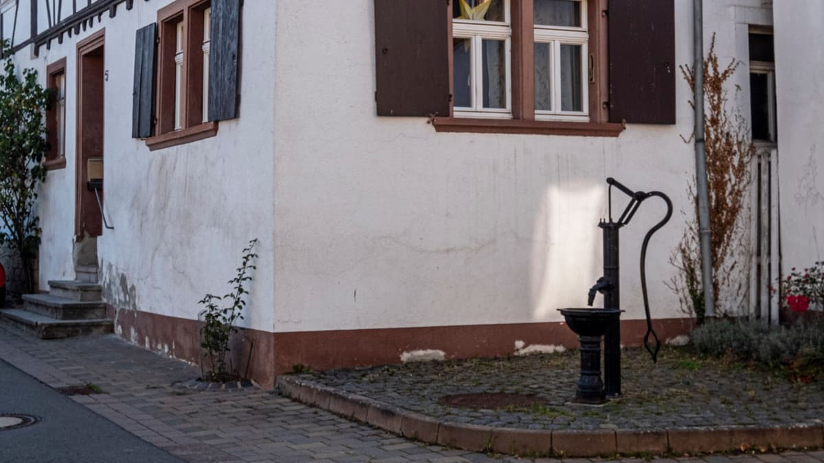 Dorfbrunnen in Mandel