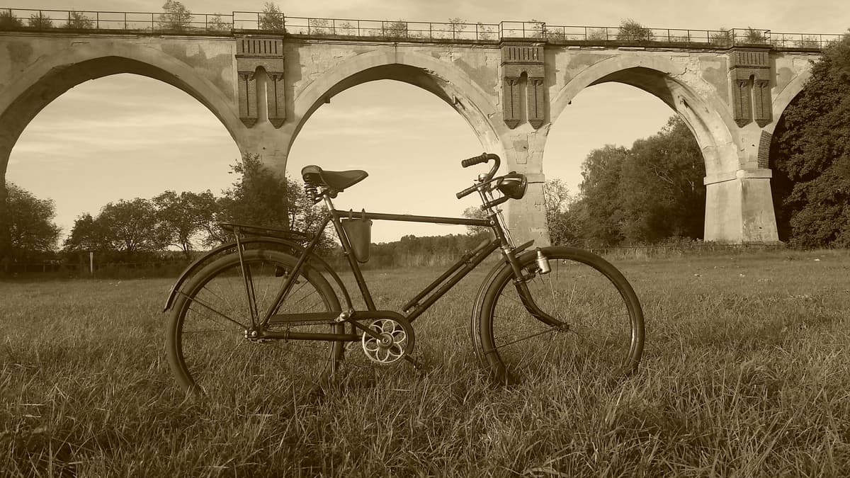 Fahrrad mit Brücke