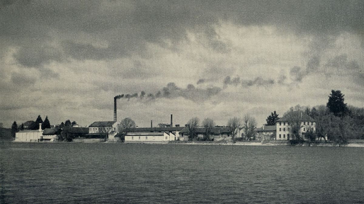 Historische Aufnahme der Textilfabrik Herosé am Rhein
