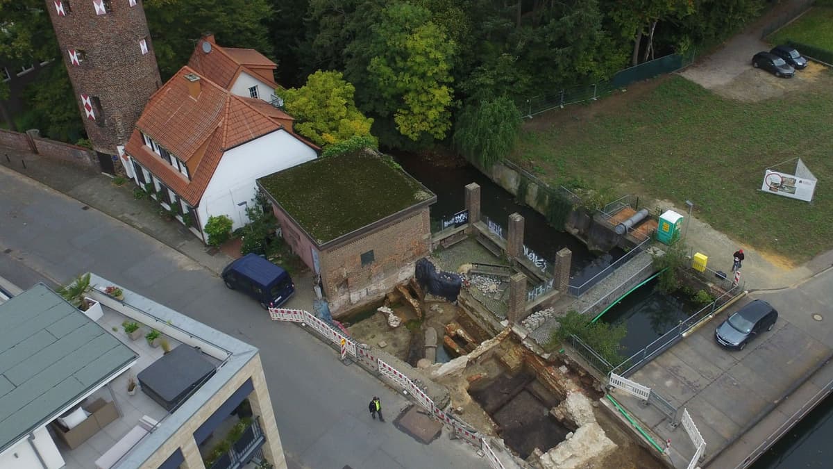 Drohnenbild archäologischer Untersuchungen in Borken.