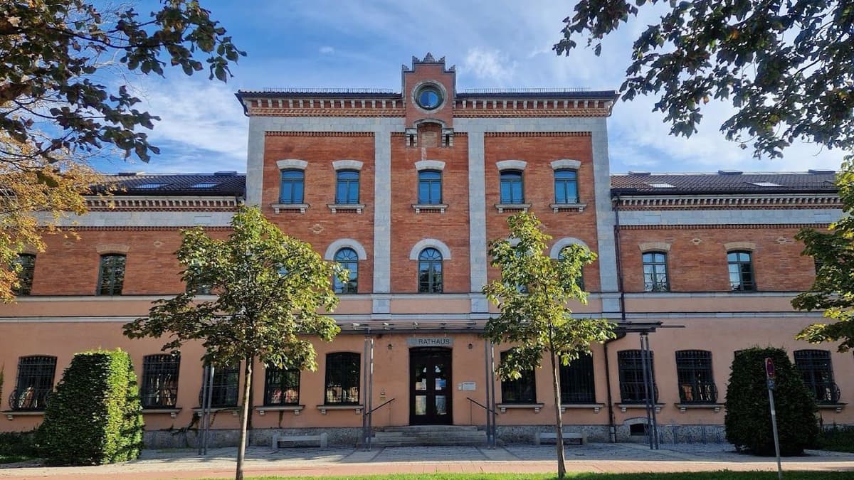 Rathaus / ehem. Bahnhof der Stadt Rosenheim
