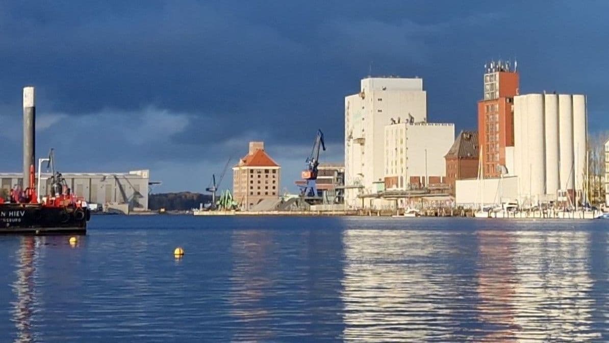 Ballastkai bis Harniskai von der Hafenspitze aus gesehen