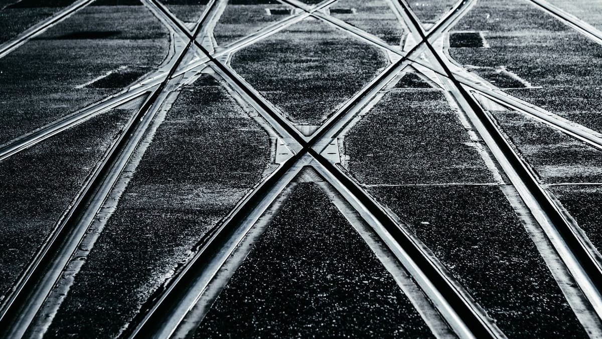 tracks crossing