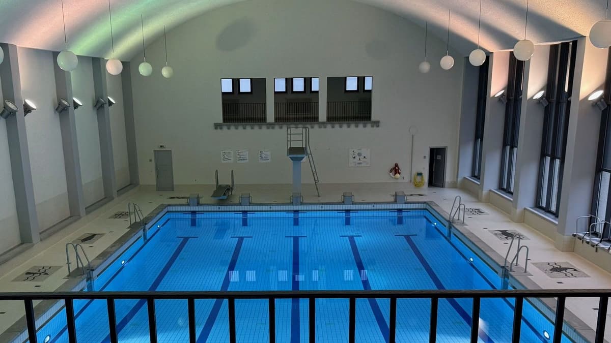 Schwimmhalle