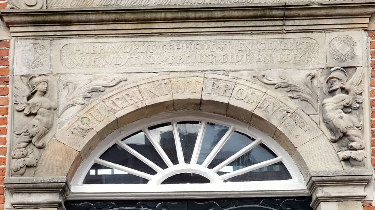 Eingang des reformierten Gasthauses