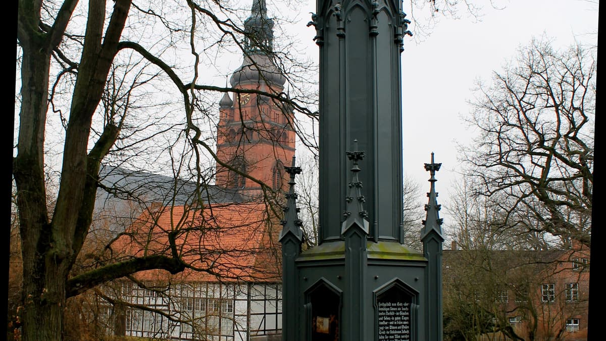 Klosterhof und Kirche