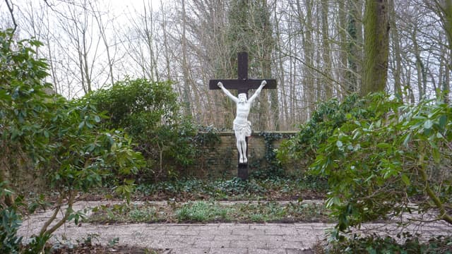 Kloster Marienthal und Friedhof „Dames du Sacré-Cœur“