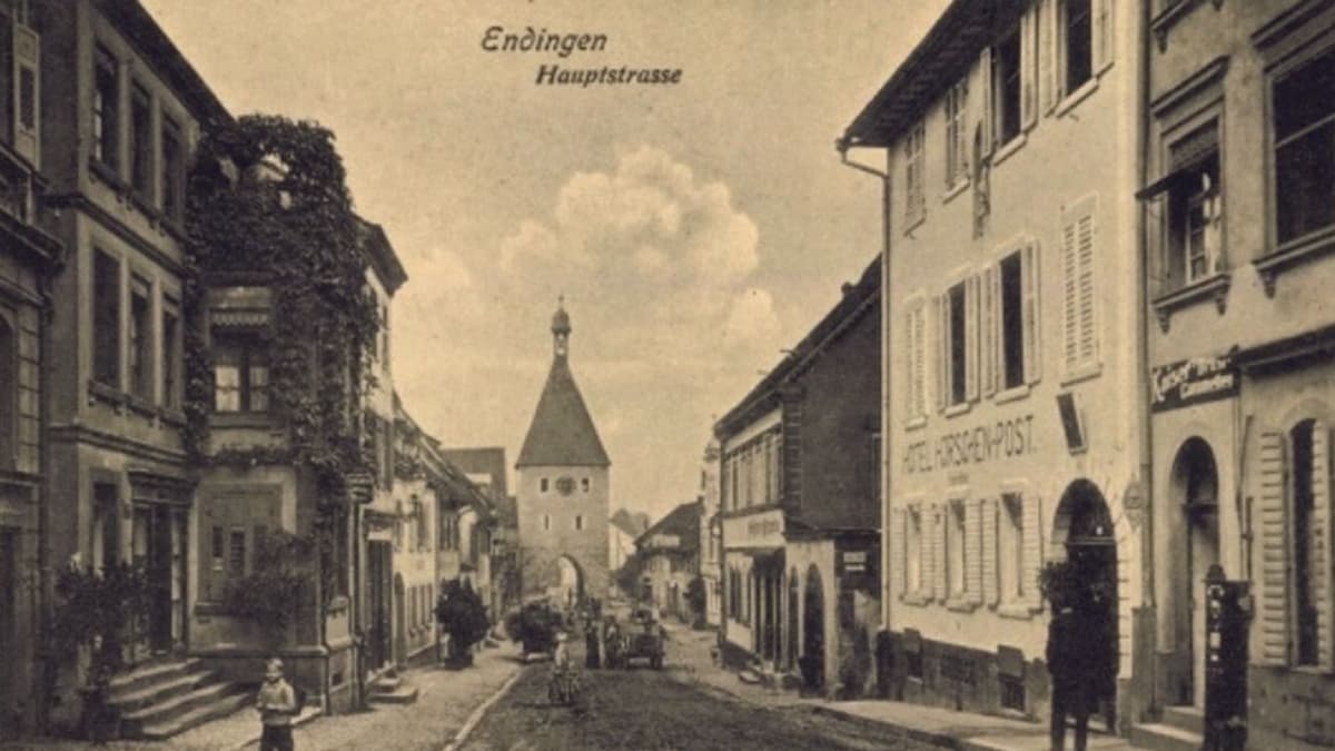 Hauptstraße mit Torli