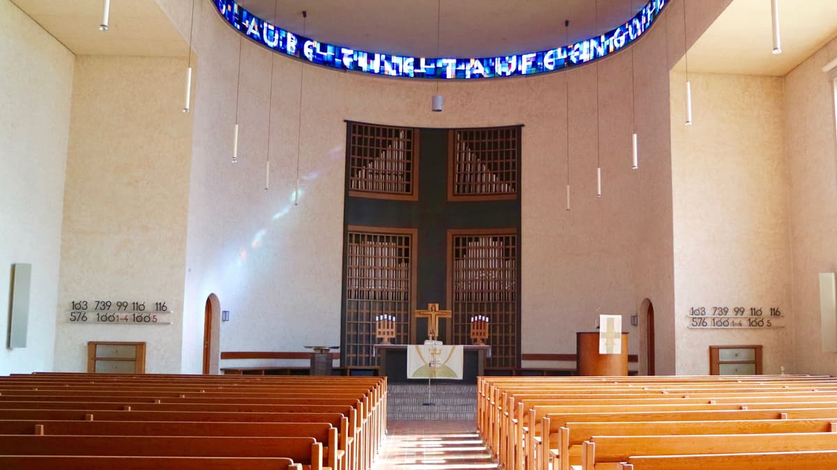 Kreuzkirche innen