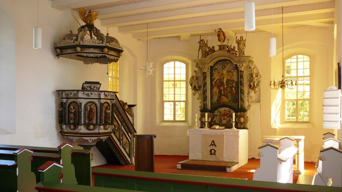 Altarraum der Dorfkirche Satzkorn