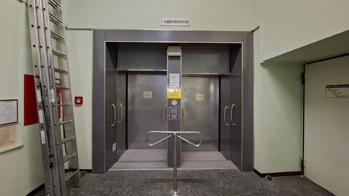 Paternoster am südwestl. Treppenhaus