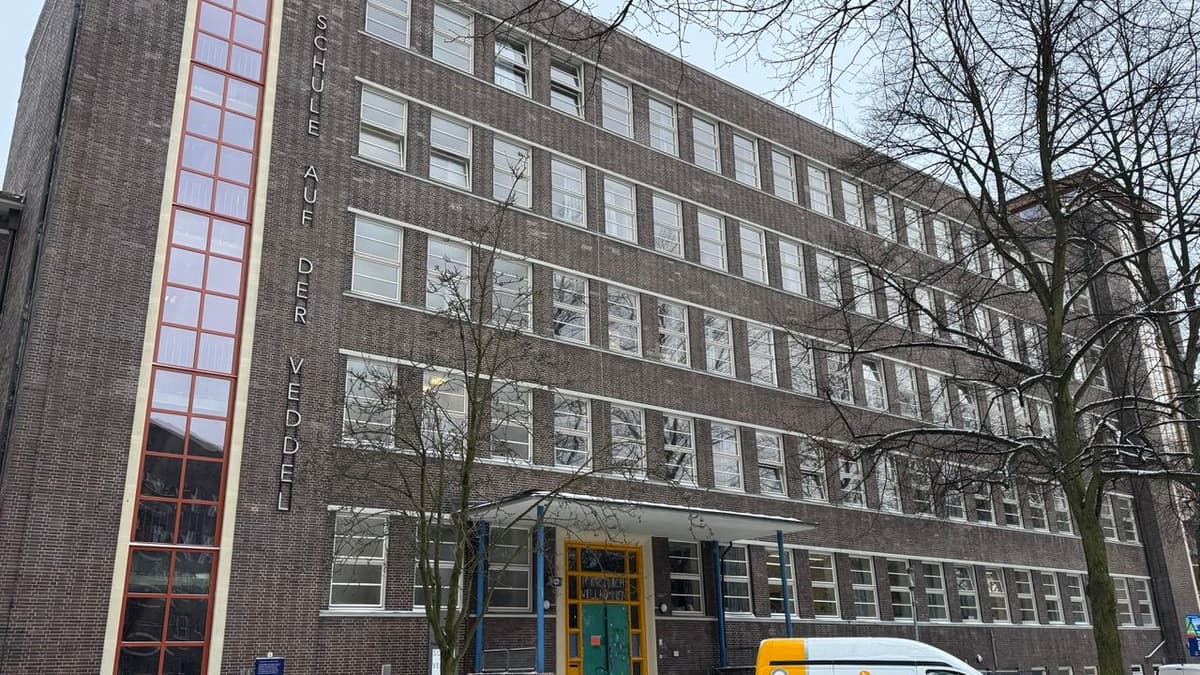 Fassade der Schule