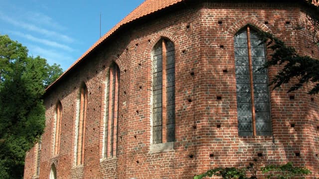 Kirche St. Maria mit Kirchhof & Pfarrhof