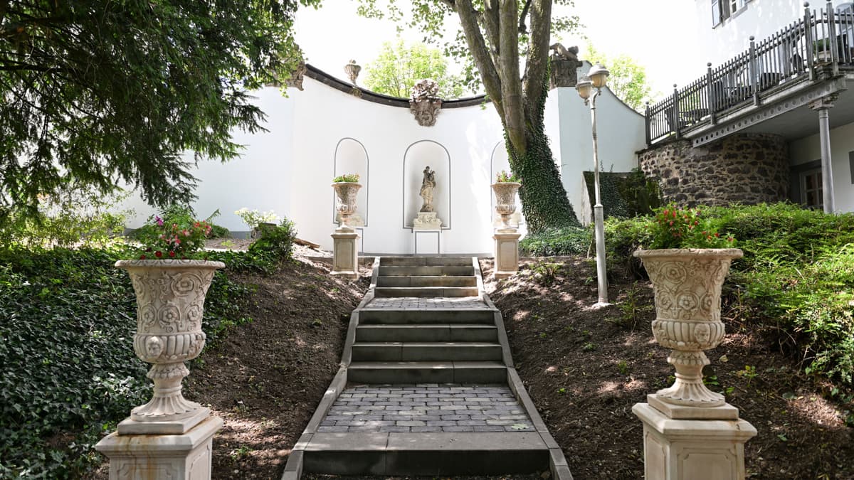 Brunnennische im Schlosspark