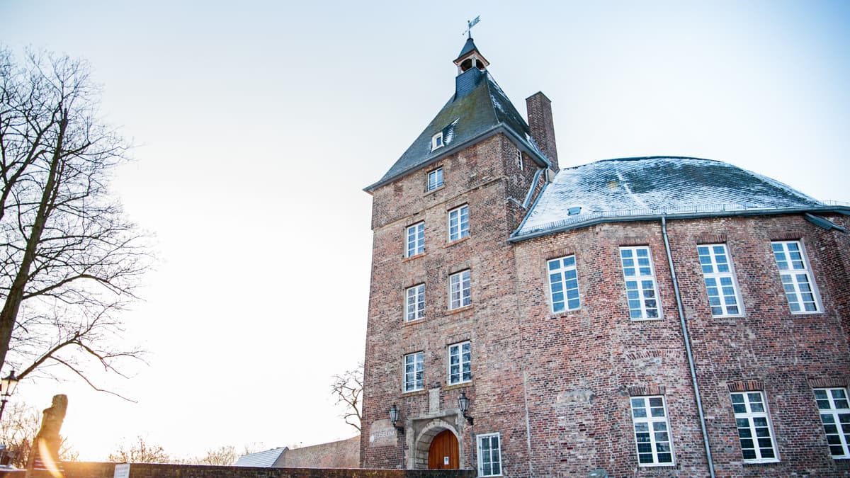 Das Moerser Schloss im Winter