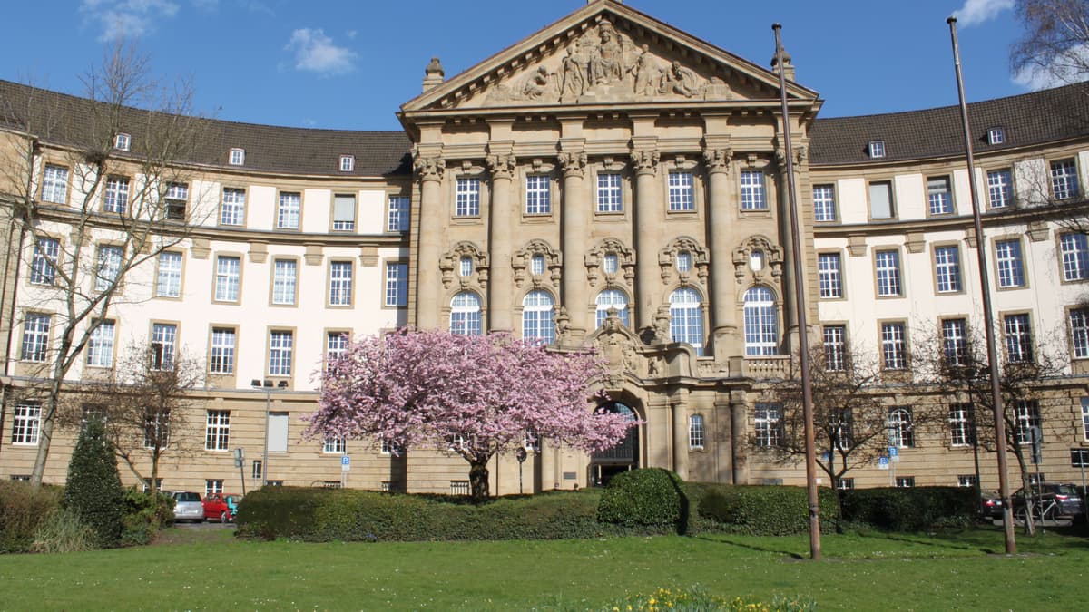 Außenansicht Justizgebäude Reichenspergerplatz
