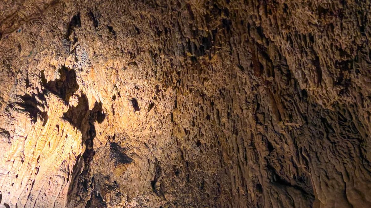 Olgahöhle – Gesteinsformationen