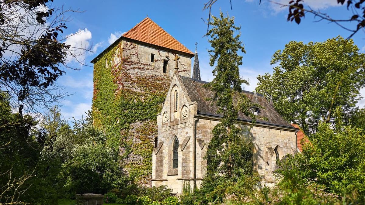 Haus Hameren, Kapelle und großer Turm