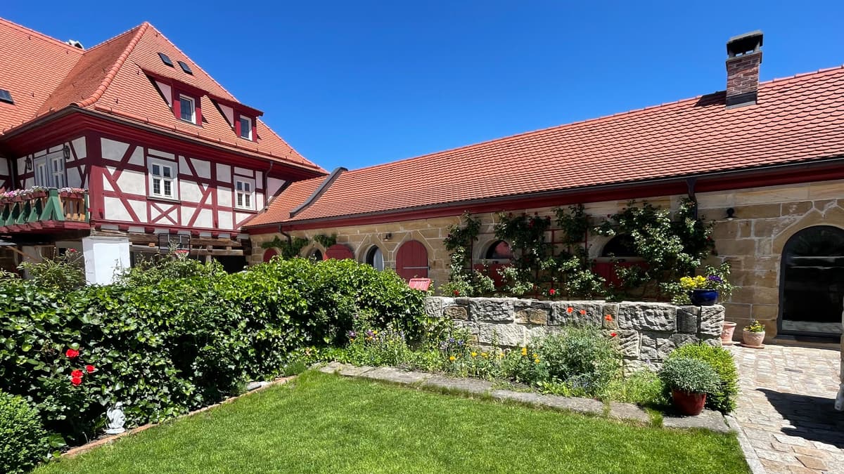 Innenansicht ehem. Stallungen und Haus