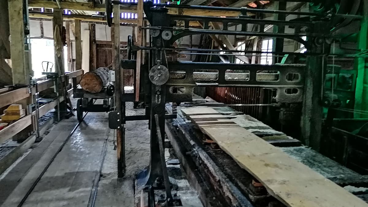 Historisches Sägegatter in der Sägemühle