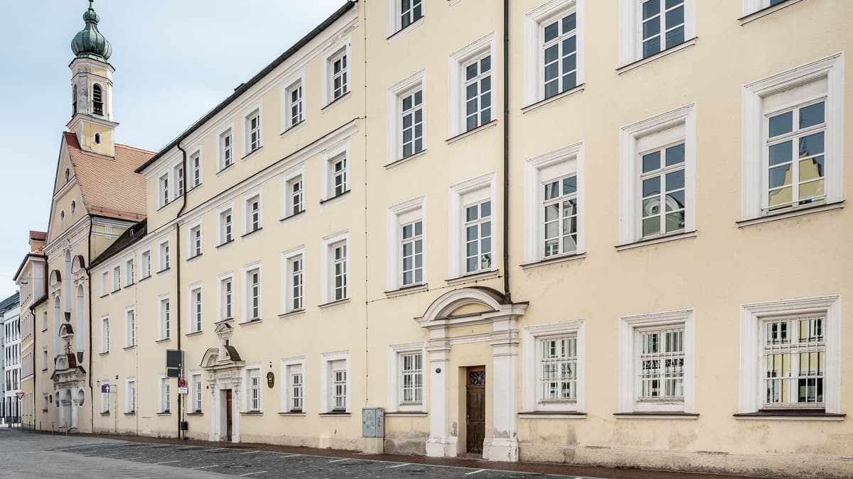 Das Ursulinenkloster, Ansicht Neustadt
