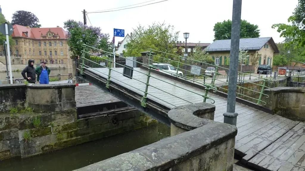 Schleuse 100_Öffnung der Zugbrücke