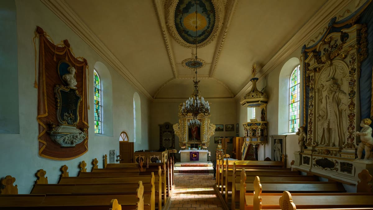 Dorfkirche GG innen Altar