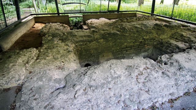 Absetzbecken der römischen Wasserleitung