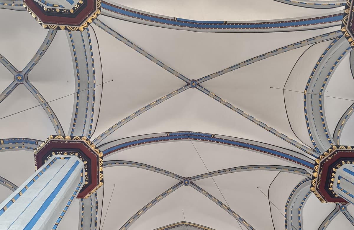 Gewölbe der Kirche