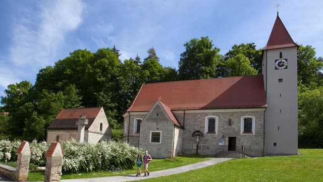 Kirche und Karner in Pfaffenhofen