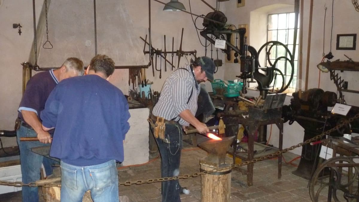 Schmiede beid der Arbeit