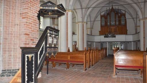 Kanzel und Orgel
