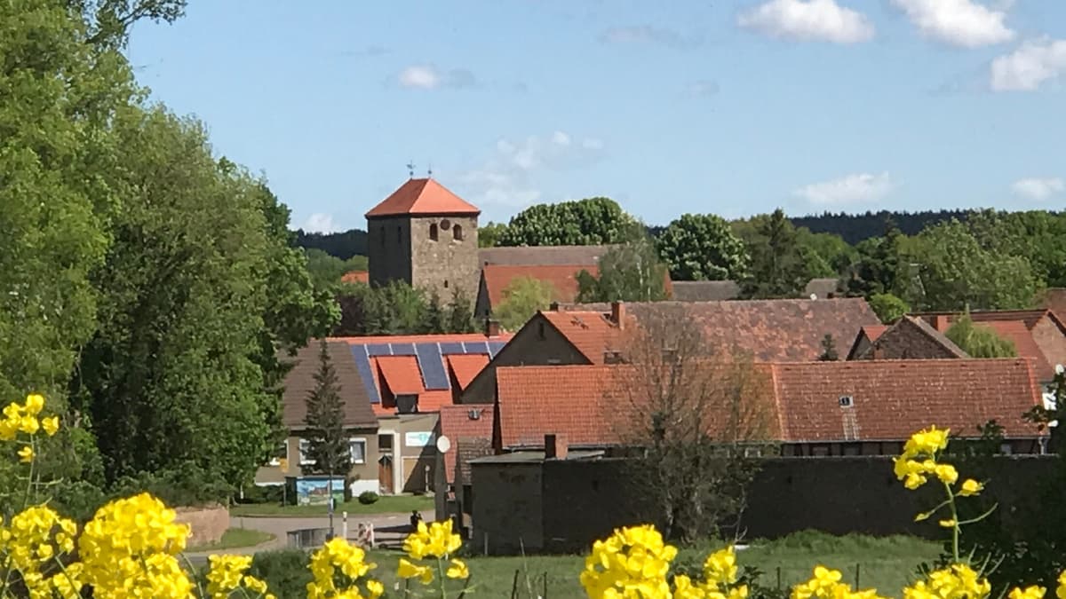 St. Georg Kirche Emden im Frühling