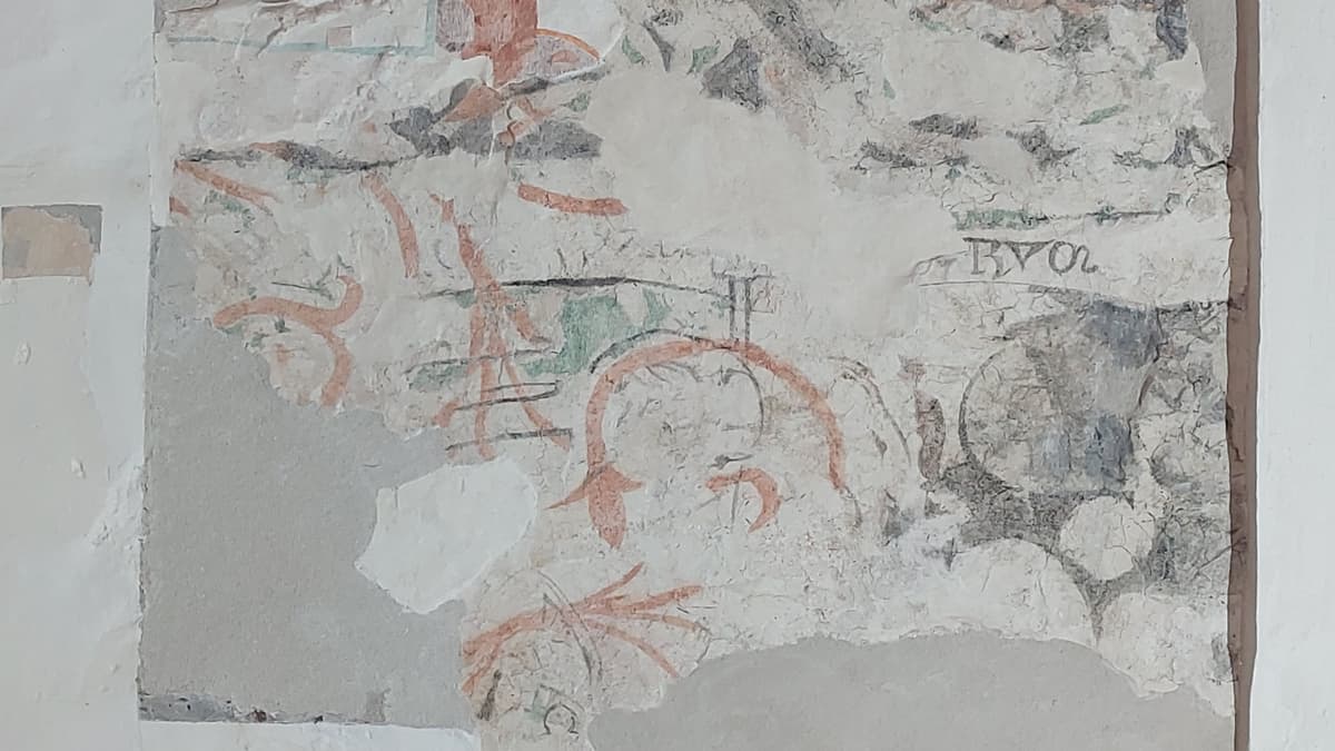 Fragmentarisch erhaltene Wandfassungen aus der ersten Hälfte des 13.Jh.