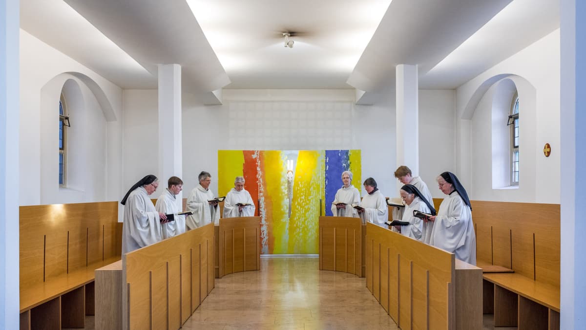 Augustiner Chorfrauen beim Chorgebet