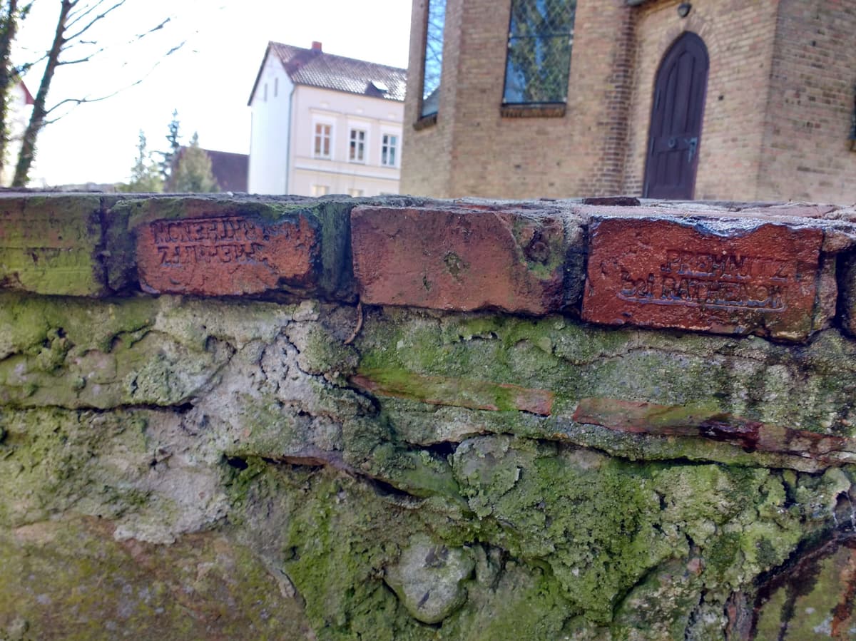 Rote Rathenower mit Ziegelstempel BODE.PREMNITZ