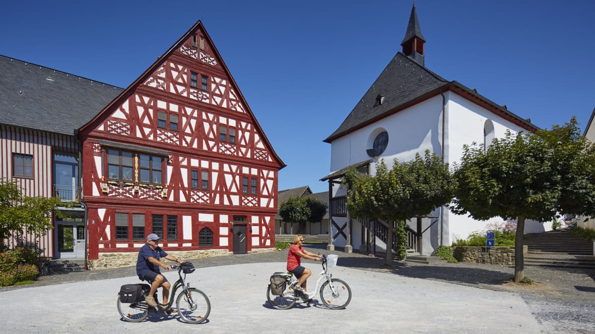Äbtissinnenhaus und Klosterkirche