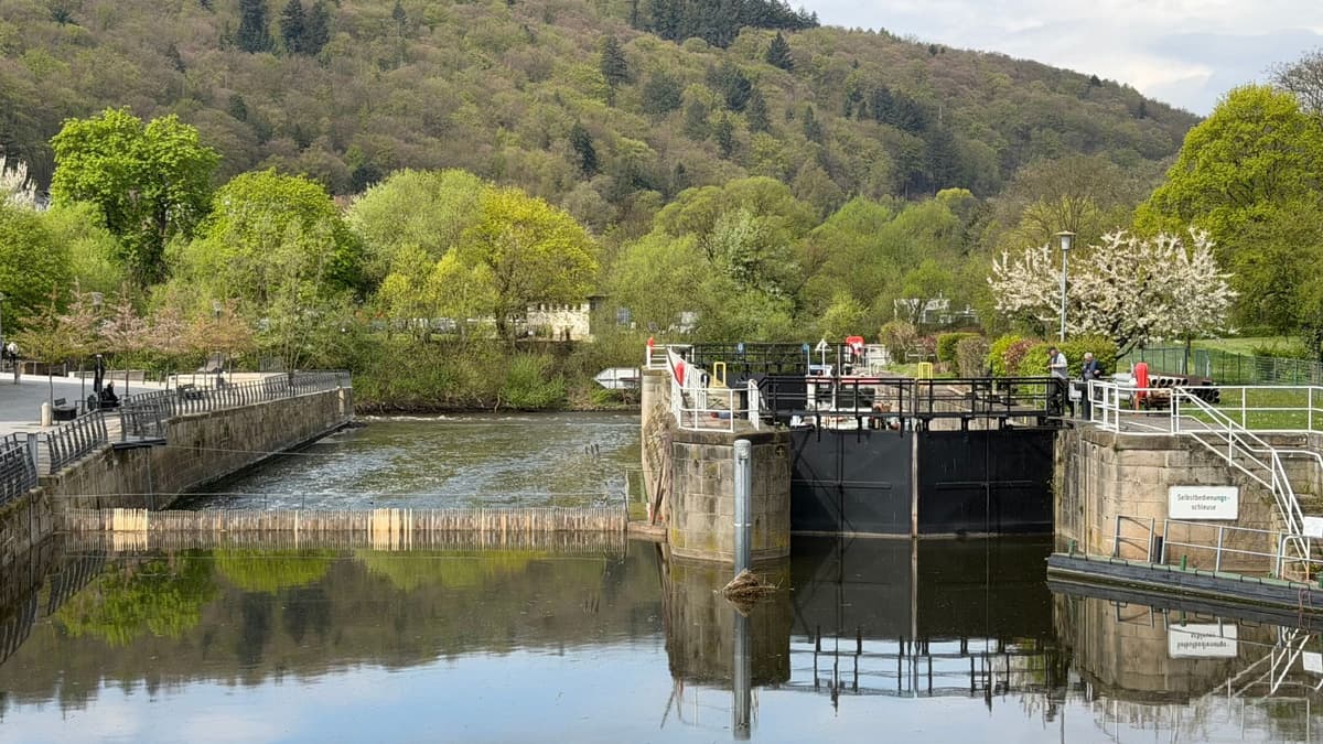 Werraschleuse und linksseitig das Nadelwehr