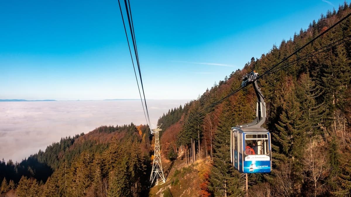 Schauinslandbahn im Nebelmeer