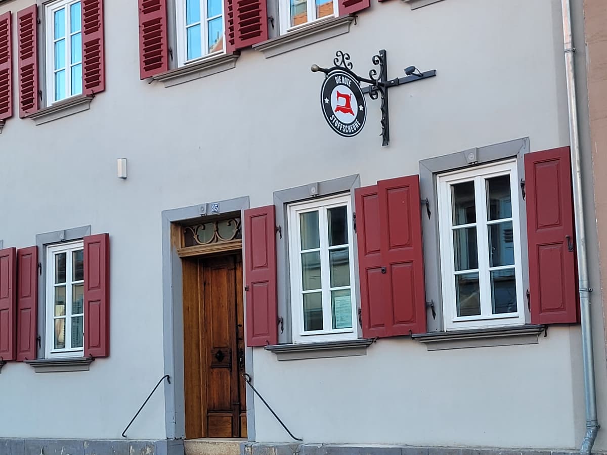 Rote Stoffscheune